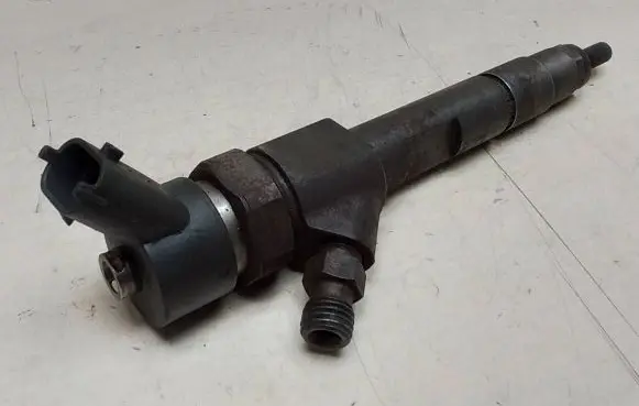 Renault Megane II Fuel injector 7700111014