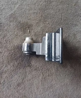 BMW 5 F10 F11 Front door lower hinge 7199575