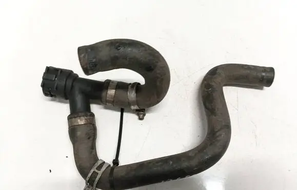 Engine coolant pipe/hose