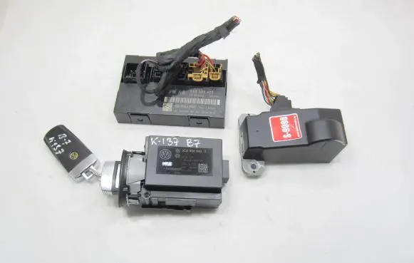 Volkswagen PASSAT B7 Engine ECU kit and lock set 3C0905861J 3C0905843T 3AA959433