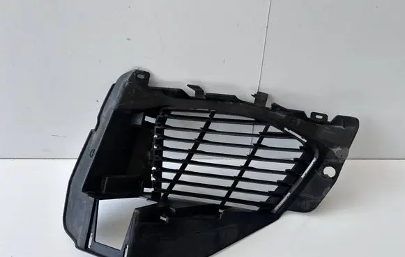 Peugeot 3008 II Front bumper lower grill 37938073