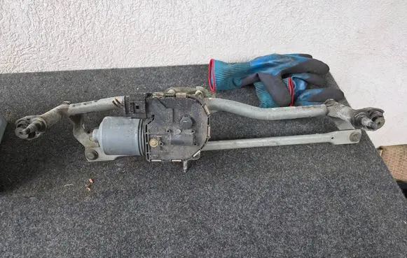 Audi A3 S3 A3 Sportback 8P Front wiper linkage and motor 8P1955023H