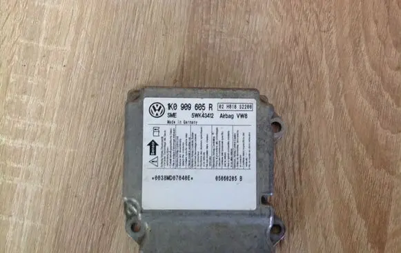 Volkswagen Golf V Airbag control unit/module 1K0909605R
