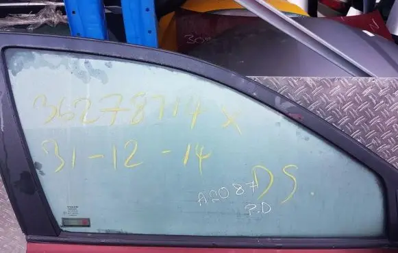 Volvo S80 Front door window glass four-door