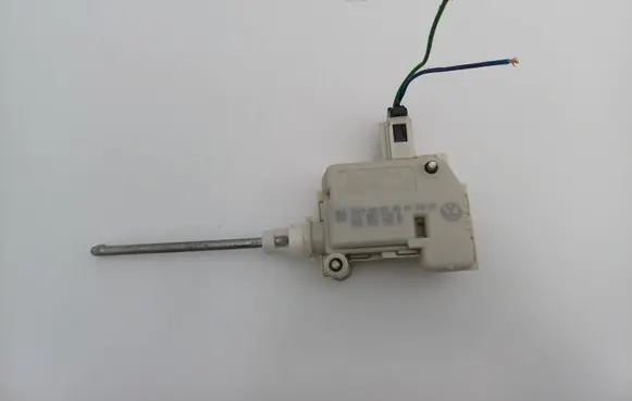 Volkswagen Golf IV Tailgate boot lock/latch motor 1J6862159A 3B0959781B