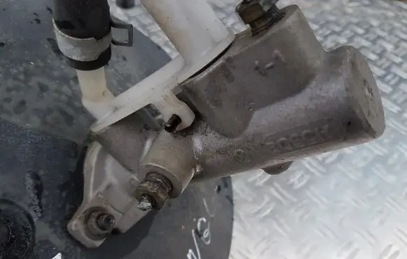 Nissan Almera Tino Master brake cylinder