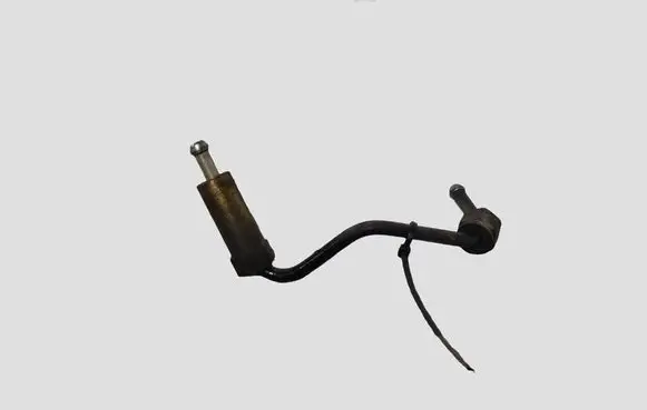 Nissan X-Trail T30 Fuel injector supply line/pipe