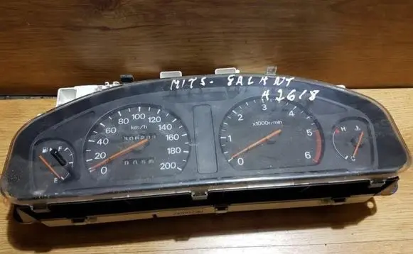 Mitsubishi Galant Speedometer (instrument cluster)