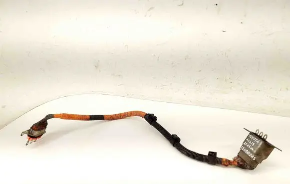 Toyota Auris E180 Positive cable (battery) G114847051
