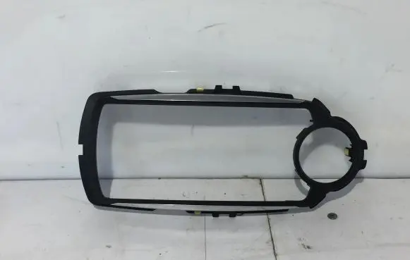 Radio/GPS head unit trim