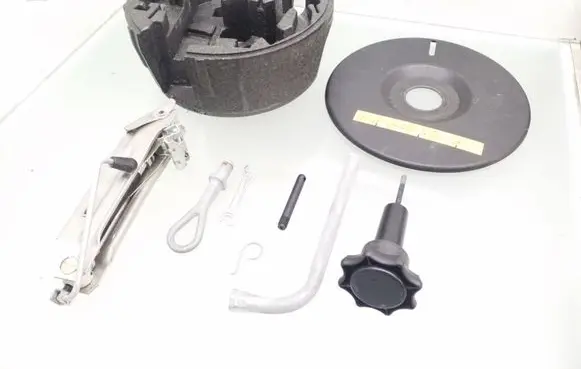 Audi A6 S6 C5 4B Tool set 4B5012109
