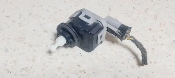 Headlight level adjustment motor