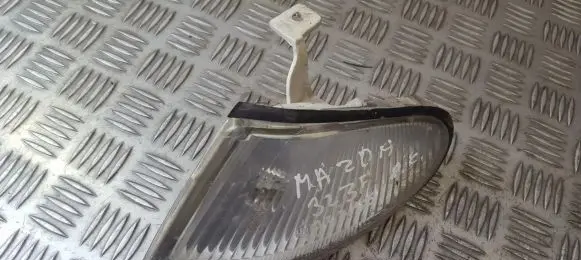 Mazda 323 F Front indicator light