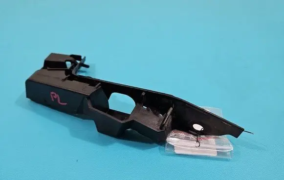 Front bumper mounting bracket