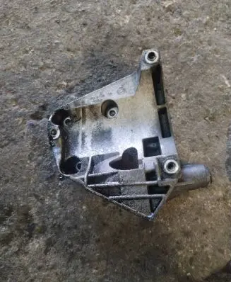 BMW X5 E53 A/C compressor mount bracket 7794174