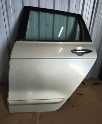 Honda FR-V Rear door
