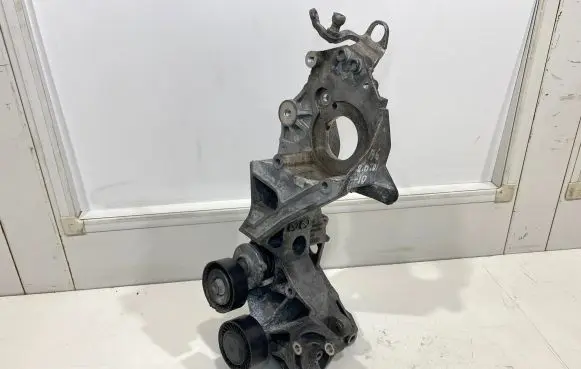 Audi A6 S6 C6 4F Engine mounting bracket 03L903143H