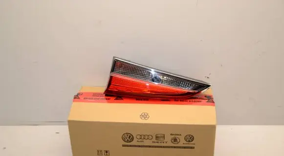 Skoda Kamiq Tailgate rear/tail lights 658945094 10201