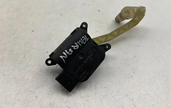 Volkswagen Touran II Air flap motor/actuator 0132801340