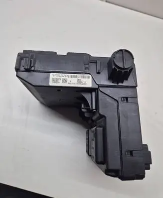 Volvo V70 Fuse module 30786475 06W241 28062212