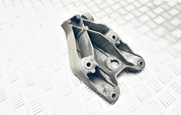 BMW 5 F10 F11 Engine mounting bracket 6781227