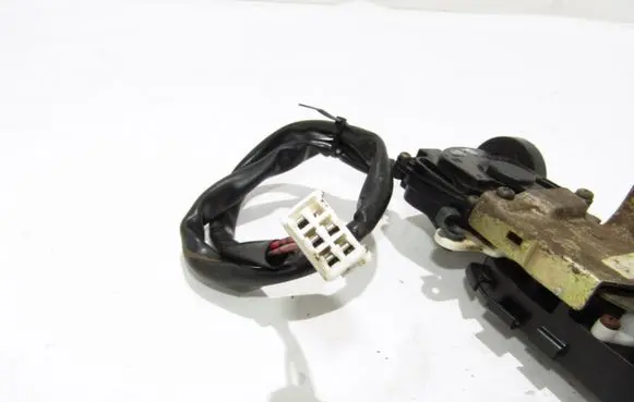 Mazda 323 F Front door lock