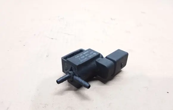 Volkswagen Golf V Vacuum valve 037906283C