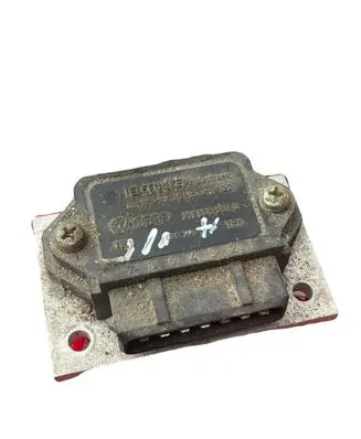 Audi 80 90 B3 Ignition amplifier control unit 211905351D