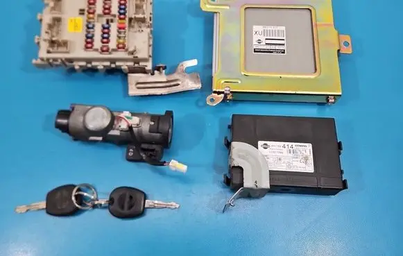 Nissan Almera N16 Engine control unit/module ECU MEC11210 IMPRK1541828