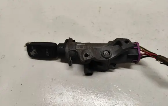 Audi A6 S6 C5 4B Ignition lock 4B0905851B