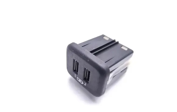 Opel Insignia B USB socket connector 13598459