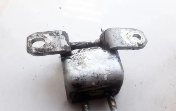 Suzuki Grand Vitara II Rear door lower hinge