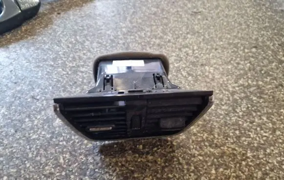 Skoda Octavia Mk3 (5E) Dashboard side air vent grill/cover trim
