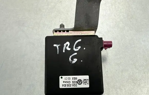 Volkswagen Touareg III Antenna control unit 2GA035534