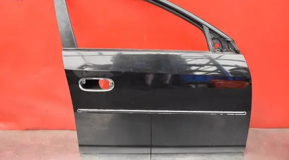 Cadillac CTS Front door