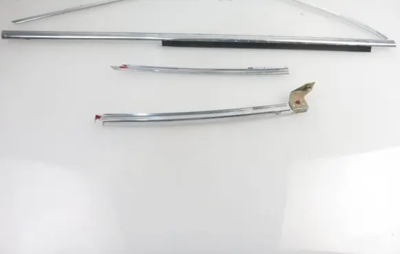 Mercedes-Benz W123 Rear door windshield rail 