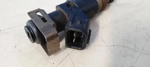 Fuel injector