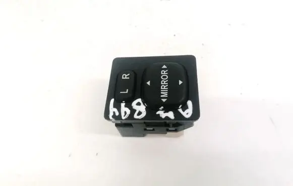 Toyota Avensis Verso Wing mirror switch 153574