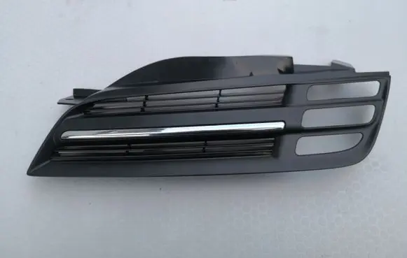 Nissan Micra Front bumper lower grill 62330AX600