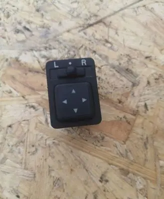 Mitsubishi Space Star Wing mirror switch MR114081 03220000