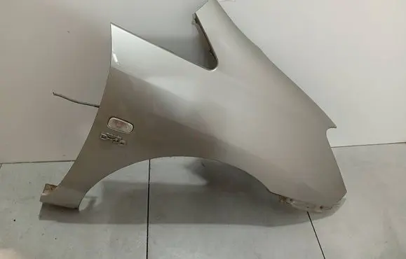 Toyota Corolla Verso E121 Fender
