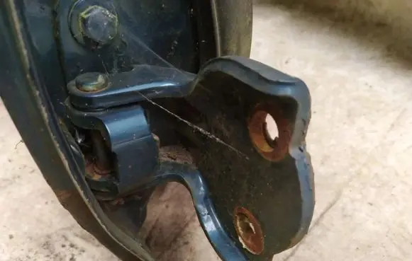 Rover 620 Rear door lower hinge 