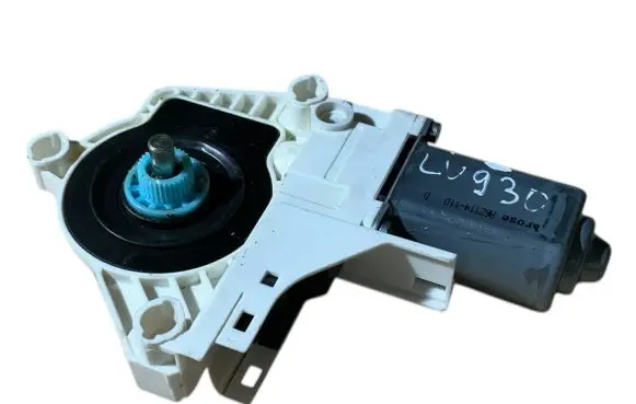 Audi A1 Front door window regulator motor 8K0959801C
