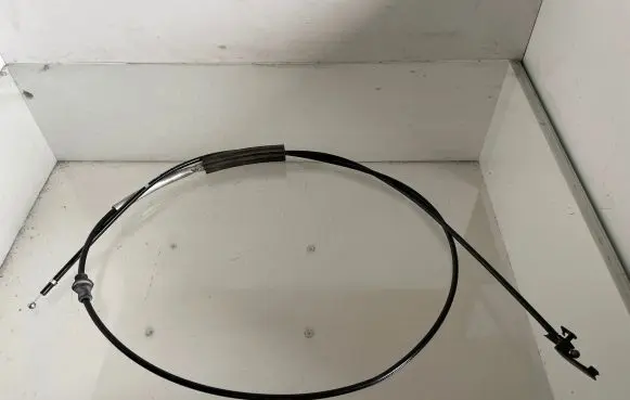 Engine bonnet/hood lock release cable