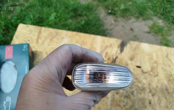 Saab 9-5 Front fender indicator light 