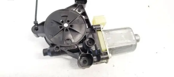 Volkswagen Golf VII Front door window regulator motor 850202099 0130822717