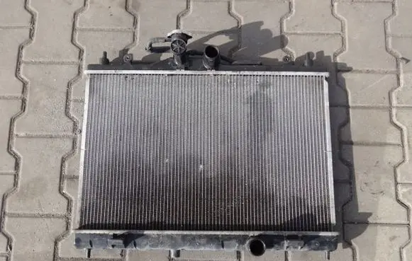 Nissan Juke I F15 Coolant radiator