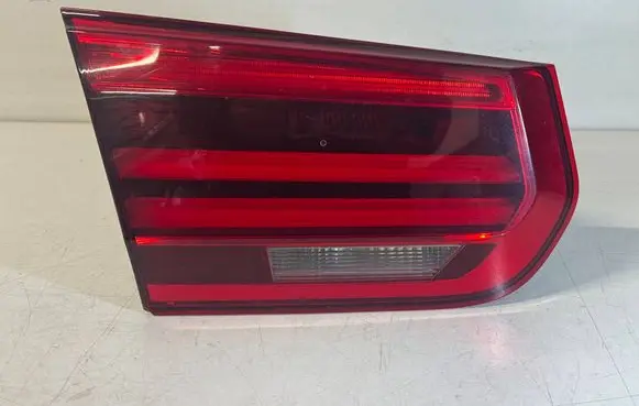 Tailgate rear/tail lights