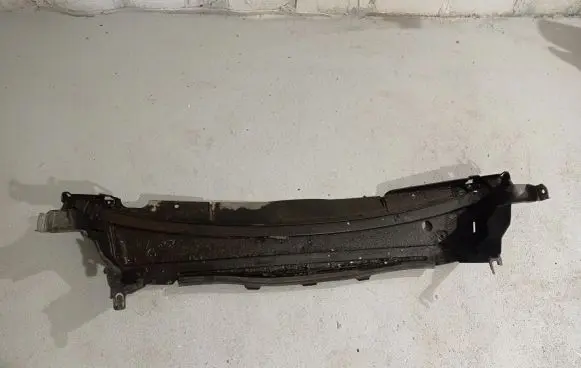 Volvo S60 Front bumper skid plate/under tray 