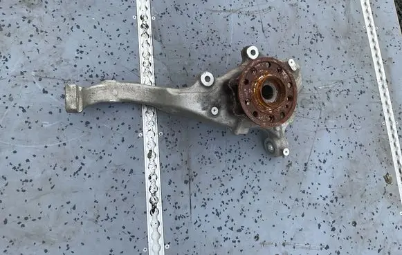 Mercedes-Benz E W213 Front wheel hub spindle knuckle A2133325100